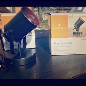 2 Decorative Spotlights